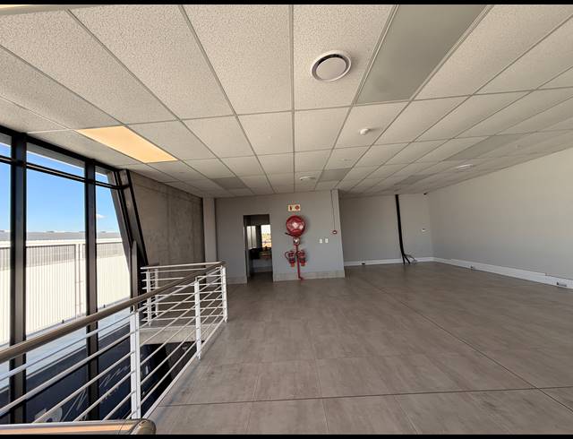 1,765M² WAREHOUSE TO LET IN AIRPORT PARK